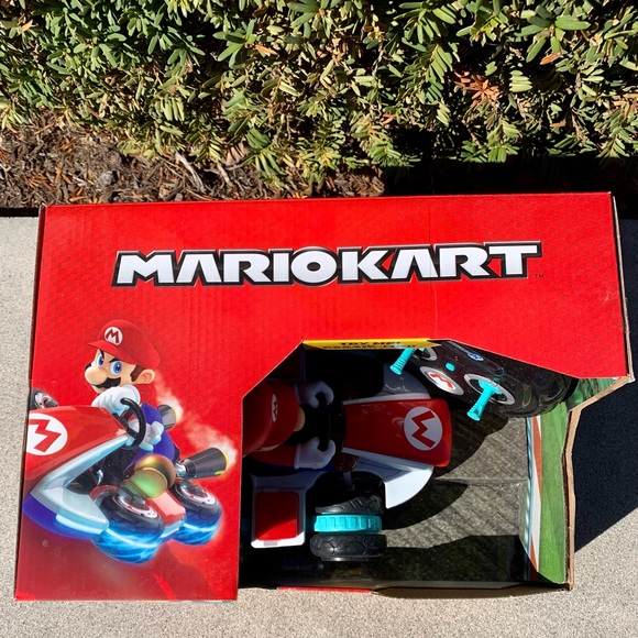 Mario Kart Mini Anti-Gravity R/C Racer - Picture 3 of 5